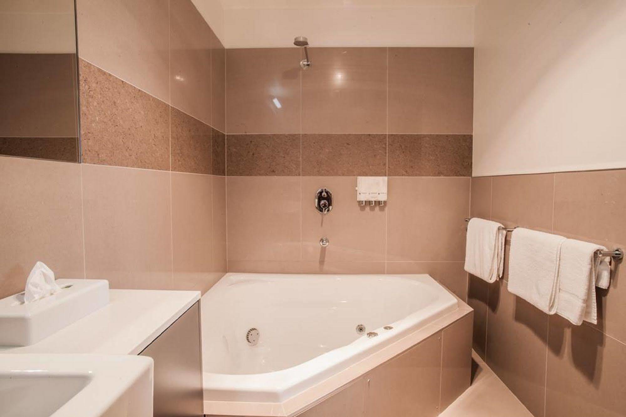 Horsham International Hotel Eksteriør billede